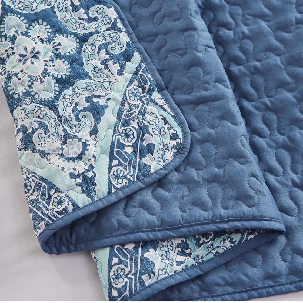 Blue Patterned Quilt Set - Picture 2 of 3